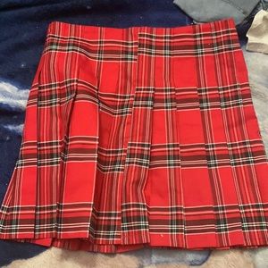 Plain red-plaid pleated skirt